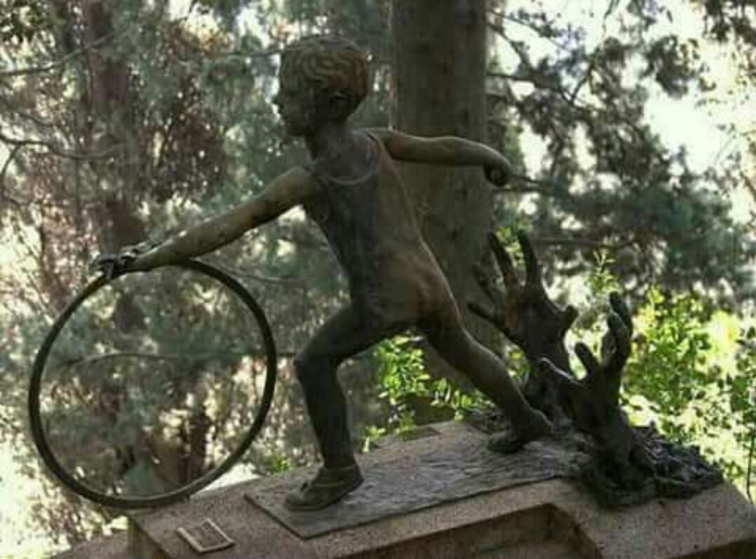 La Lapida del pequeño Italino Lacomellii