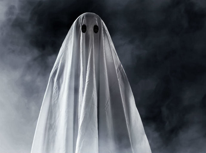 La pequeña Carla le envió esta carta a Papá Noel: -Querido Papá Noel, el único regalo que quiero para estas Navidades es que todos los miembros de mi familia vengan a visitarme. Cuando acabaron las fiestas, Carla estaba ingresada en un centro psiquiátrico, loca a causa del terror que había sufrido. Resulta que Papá Noel había cumplido su deseo, pero ella se había olvidado de especificar que se refería solo a sus familiares que aún estaban vivos.