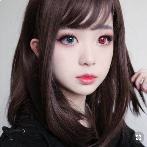 María era una adolescente portuguesa, que vivía feliz en Lisboa con sus padres y sus hermanos pequeños. Un fin de semana María fue con sus padres a visitar a unos parientes que vivían en España (sus hermanitos, como eran demasiado pequeños para disfrutar del viaje, se quedaron en Lisboa bajo el cuidado de sus abuelos). El domingo por la noche emprendieron el viaje de vuelta en un tren nocturno, que no llegaría a Lisboa hasta bien entrada la madrugada.  … Eran casi las doce de la noche y el tren aún no había