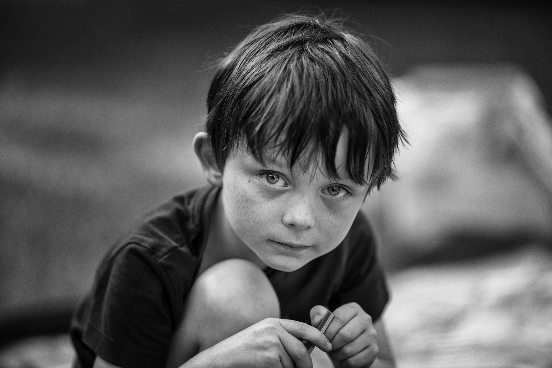 niño en lluvia