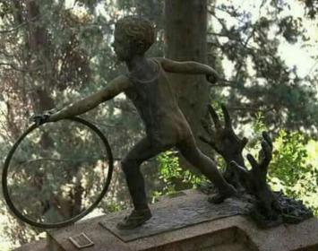 La Lapida del pequeño Italino Lacomellii