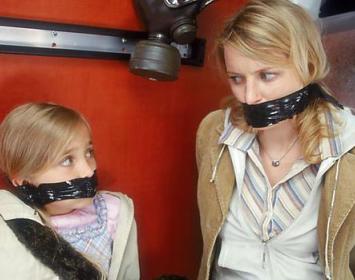 Tras probar el estofado, Margarita le dijo con sincera satisfacción a su sobrina de diez años:  -Está muy rico, cariño, algún día serás una excelente cocinera. Por cierto, ¿qué tal están tu mamá y tu hermanita?  -¡Pero, tía Margarita, eso tiene que preguntárselo la que cocina a la que prueba y no al revés!