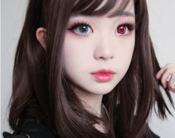 María era una adolescente portuguesa, que vivía feliz en Lisboa con sus padres y sus hermanos pequeños. Un fin de semana María fue con sus padres a visitar a unos parientes que vivían en España (sus hermanitos, como eran demasiado pequeños para disfrutar del viaje, se quedaron en Lisboa bajo el cuidado de sus abuelos). El domingo por la noche emprendieron el viaje de vuelta en un tren nocturno, que no llegaría a Lisboa hasta bien entrada la madrugada.  … Eran casi las doce de la noche y el tren aún no había